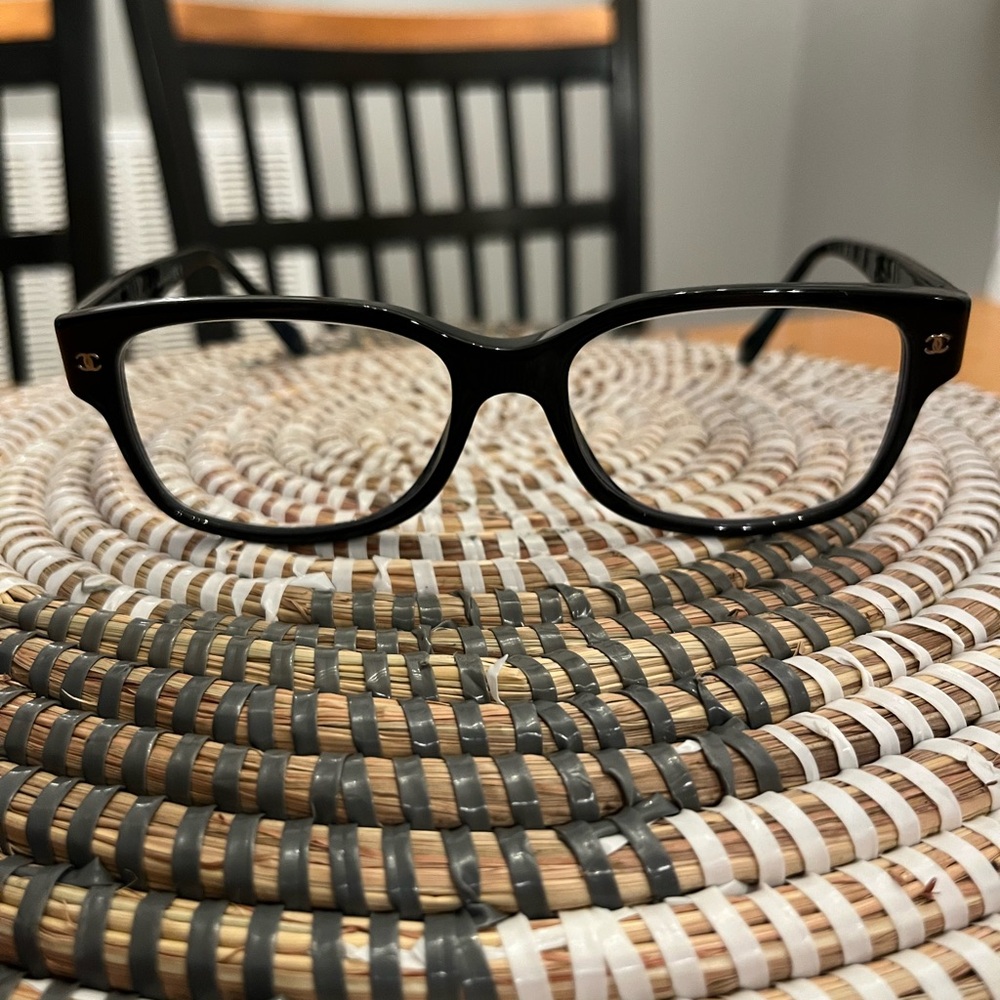 CHANEL Glossy Black Eyewear